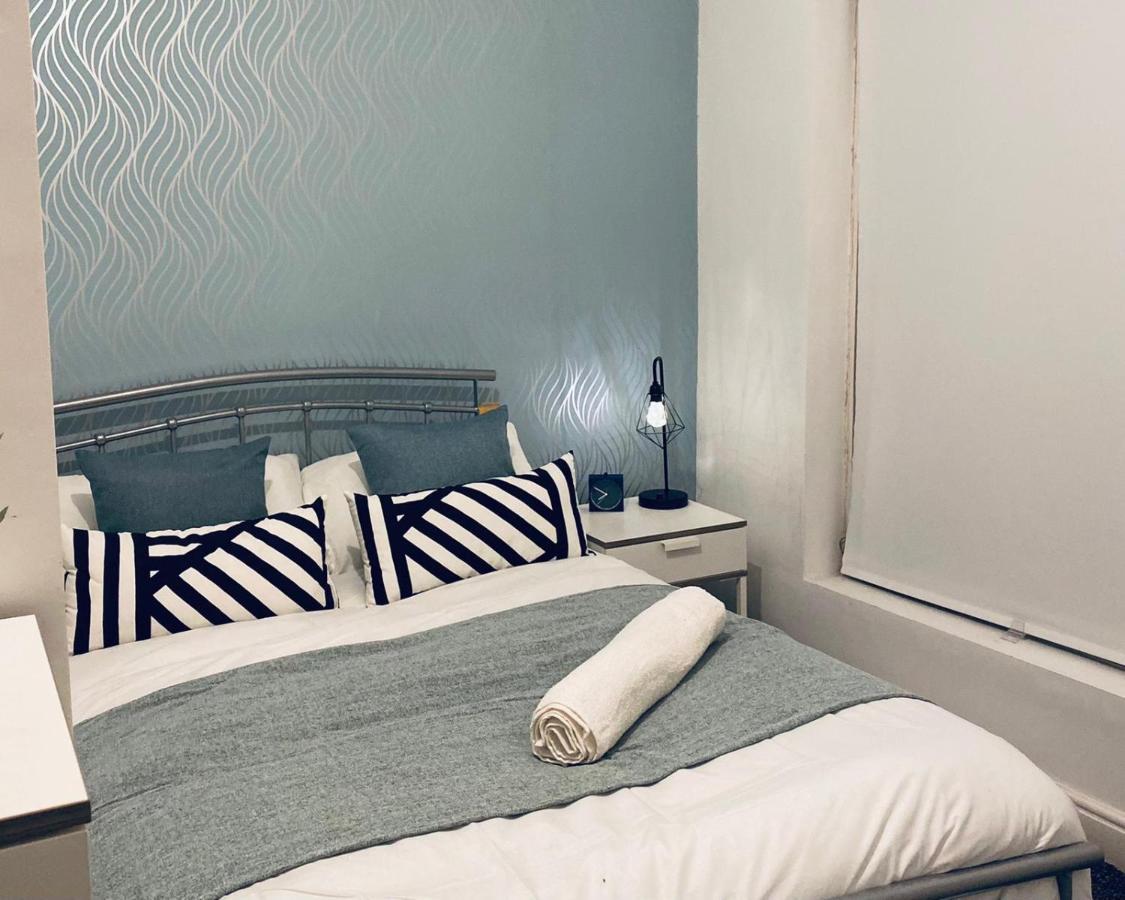 Large 4 Bedroom Home - Coventry City Centre Экстерьер фото