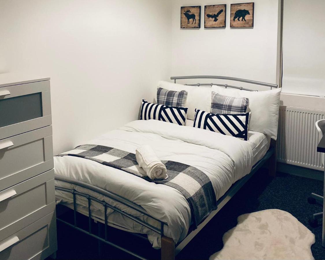 Large 4 Bedroom Home - Coventry City Centre Экстерьер фото