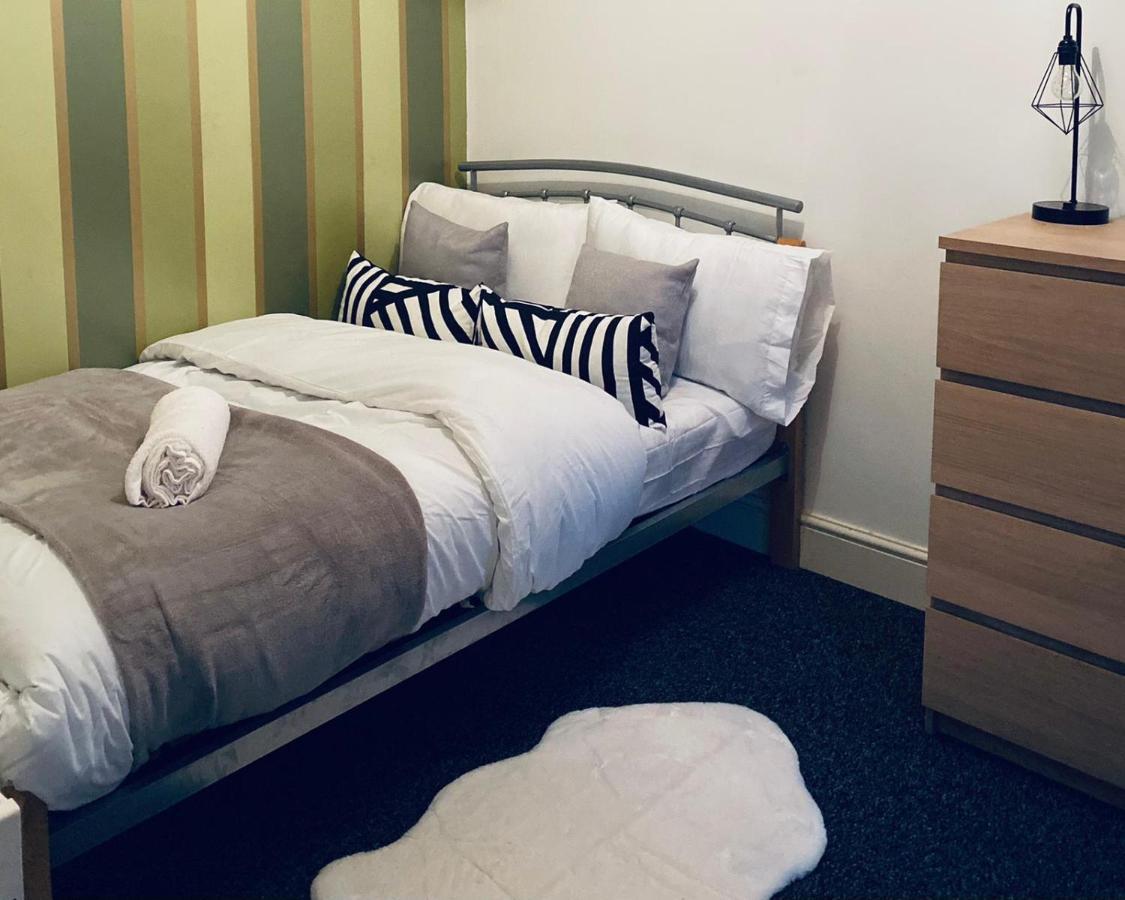Large 4 Bedroom Home - Coventry City Centre Экстерьер фото