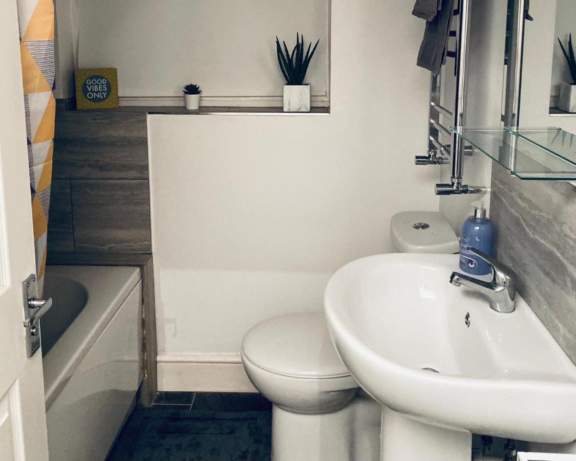 Large 4 Bedroom Home - Coventry City Centre Экстерьер фото